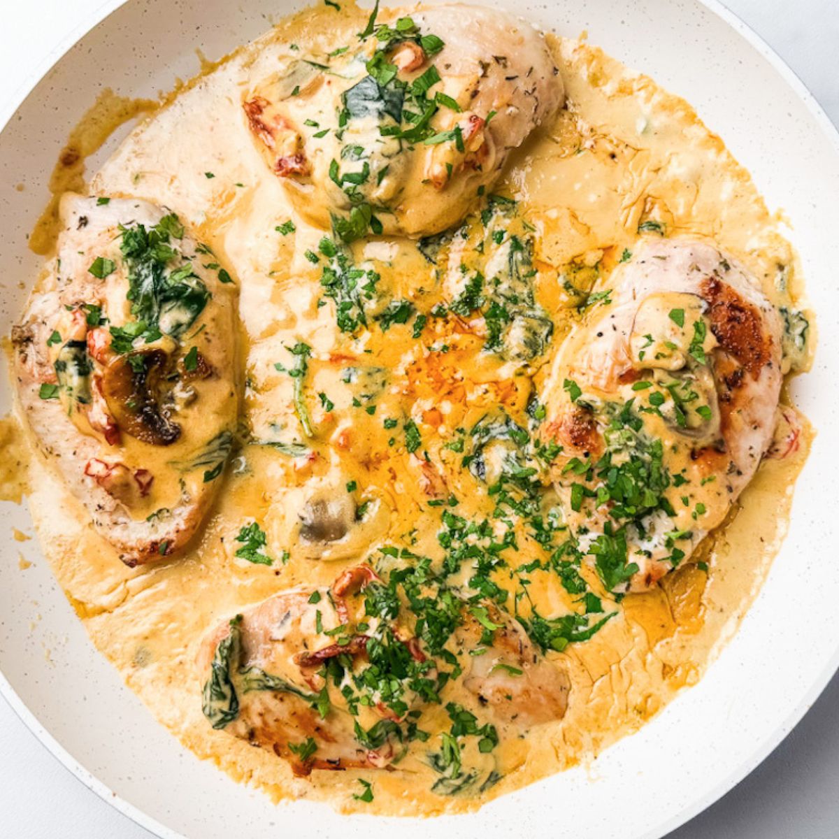 One-Pan Creamy Tuscan Chicken: Impress with Sun-Dried Tomato & Spinach